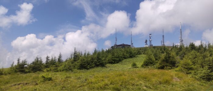 電波塔と王ヶ頭ホテルの遠景
